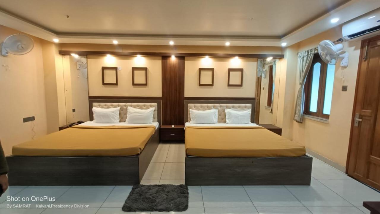 Hotel Trisplanet Kalyani Esterno foto