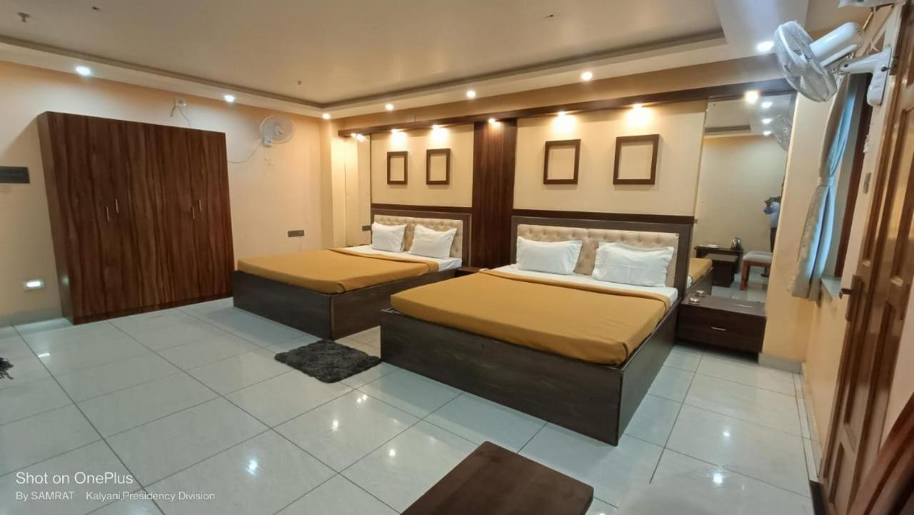Hotel Trisplanet Kalyani Esterno foto