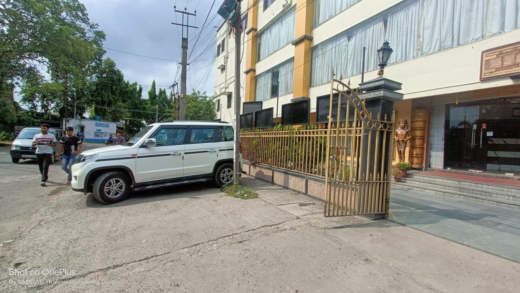Hotel Trisplanet Kalyani Esterno foto