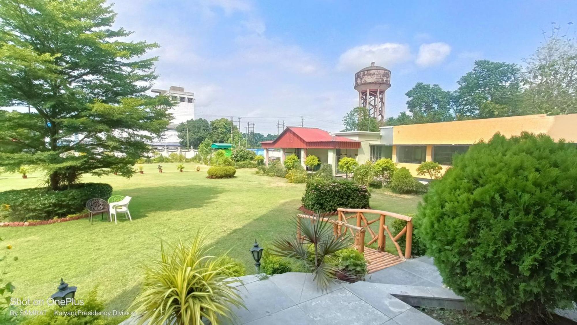 Hotel Trisplanet Kalyani Esterno foto