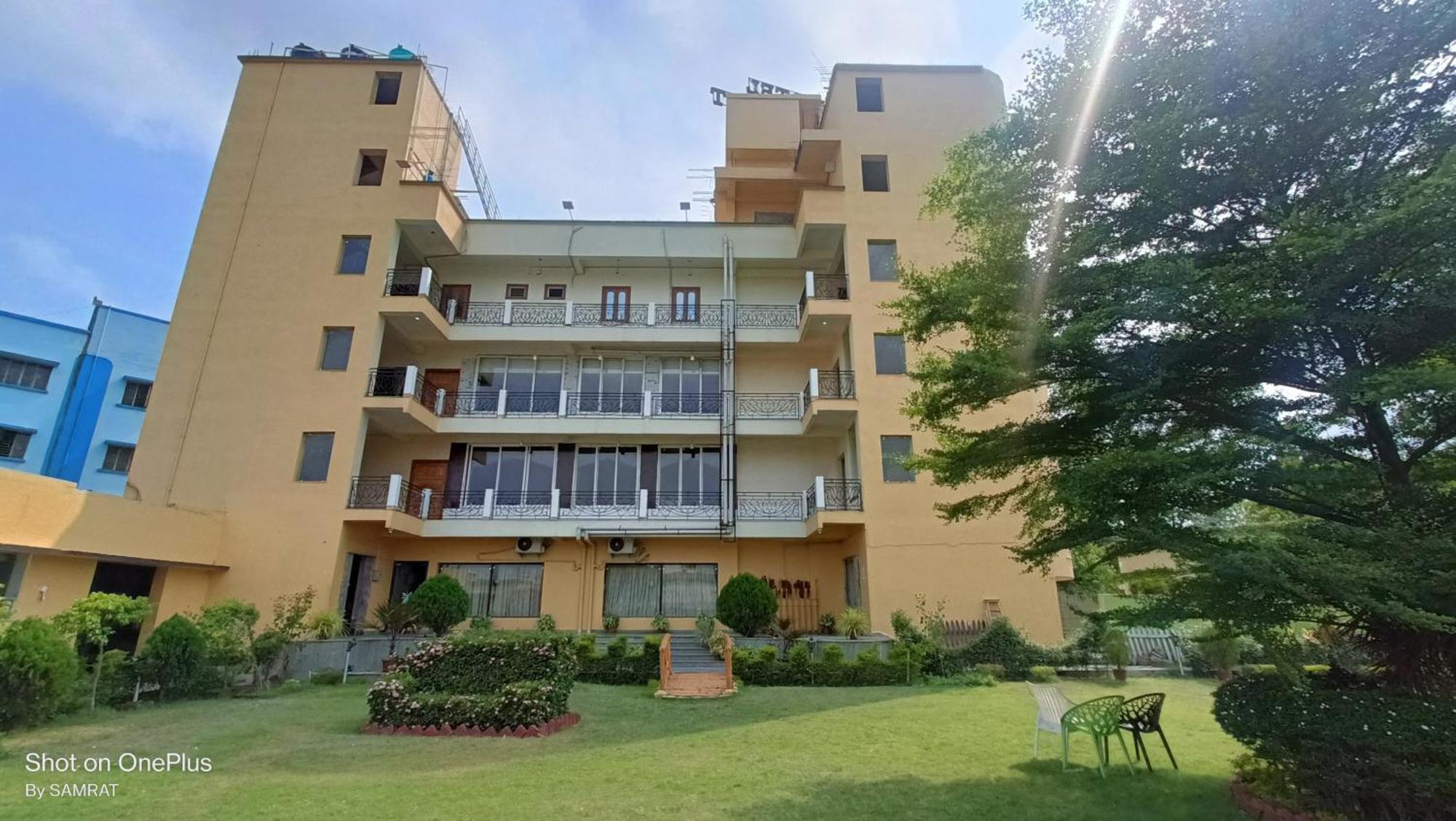 Hotel Trisplanet Kalyani Esterno foto